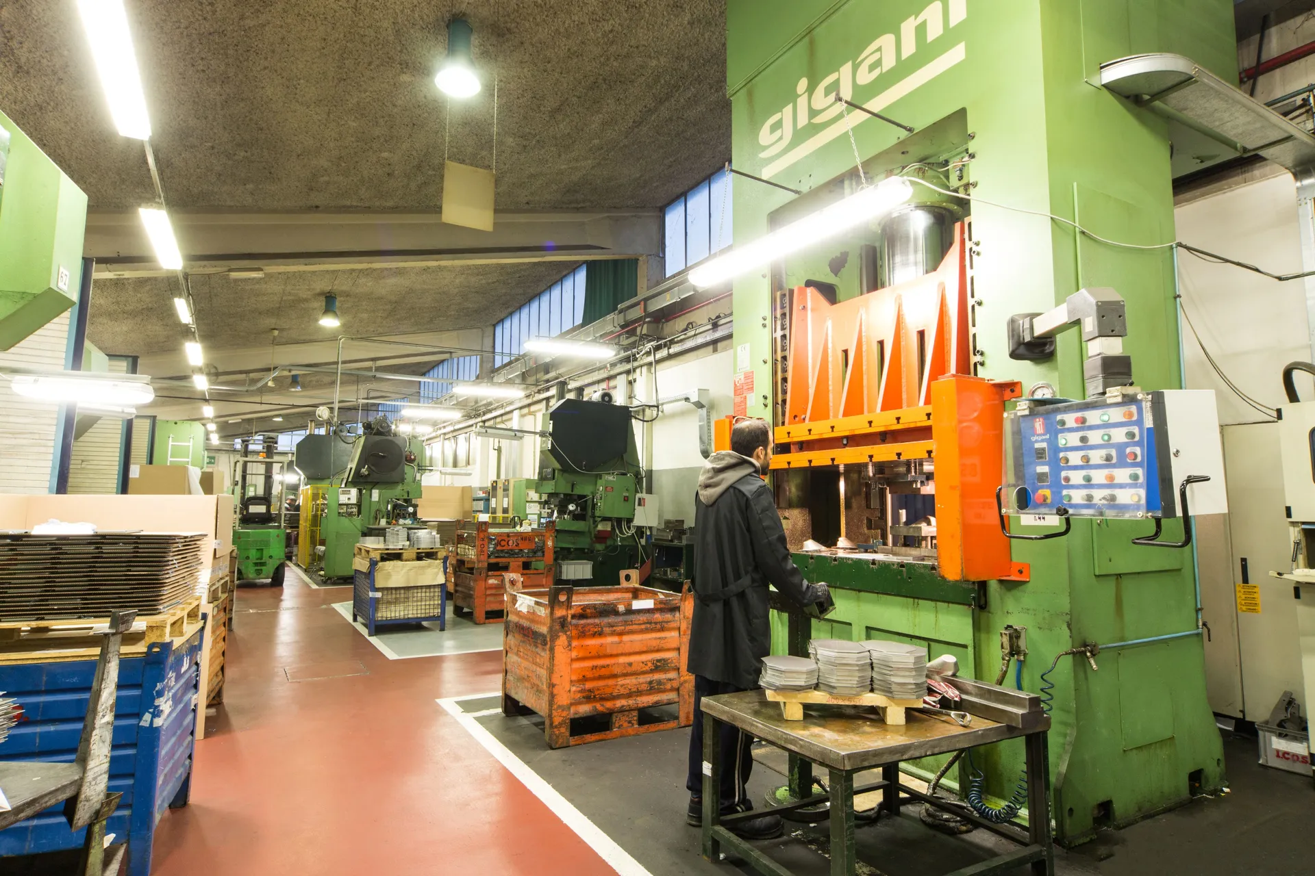 Primo piano pressa Gigant e Reparto Presse 2